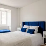 Bright Ajuda Apartment, 2 Bedrooms & Ac ליסבון